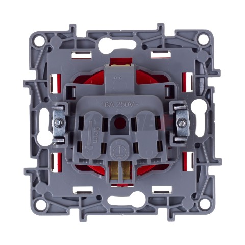 ETIKA Розетка 1-местная с заземлением с защитными шторками 16А красный