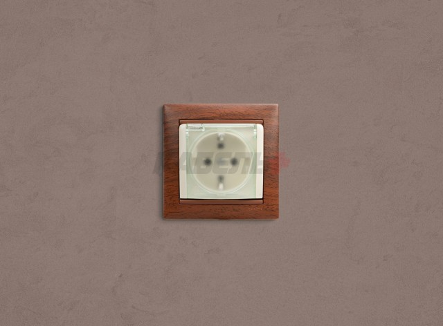 VALENA Розетка 1-местная с заземлением с защитными шторками и крышкой 16А IP44 слоновая кость