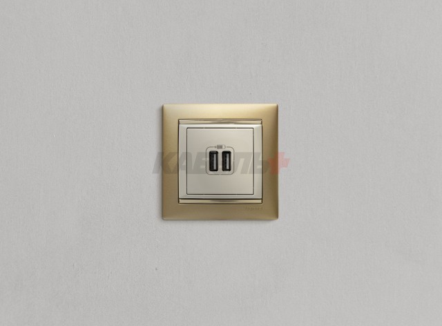 VALENA Розетка USB A+A 15Вт слоновая кость