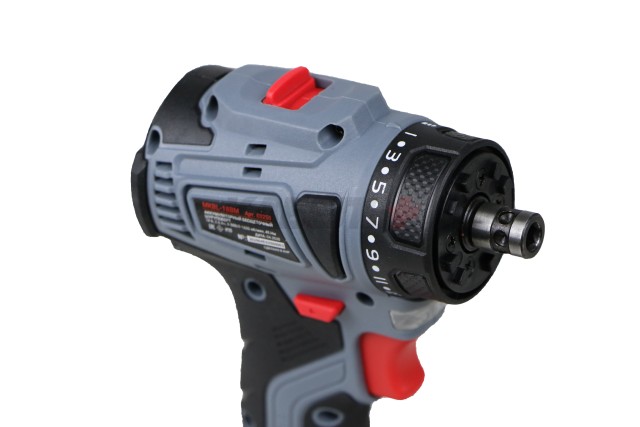 Аккумуляторный бесщеточный шуруповерт со сменными насадками E0250 PROFIPOWER MKBL-18BM (18В, 45Нм, Li-ion-2шт, 2.0Ач, 0,8-10мм, бита, З/У,в кейсе)