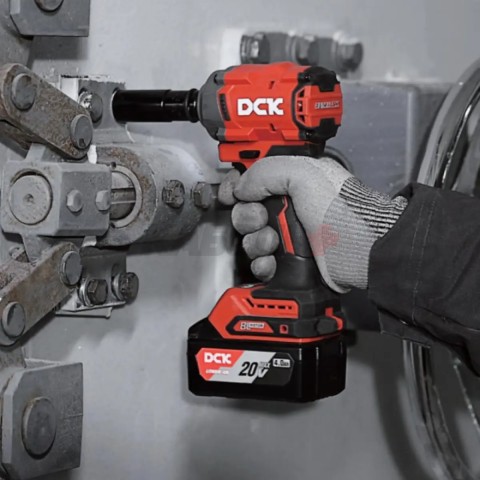 Гайковерт аккум ударный бесщеточный DCK KDPB358, 18В, 1/2 ", 2*5А/ч, 358нм