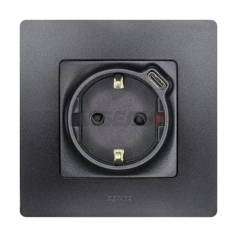 ETIKA Розетка 1-местная с заземлением с защитными шторками безвинтовые зажимы 16А с USB C 7,5Вт антрацит