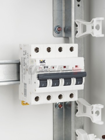 ARMAT Автоматический выключатель M06N 4P B 16А IEK