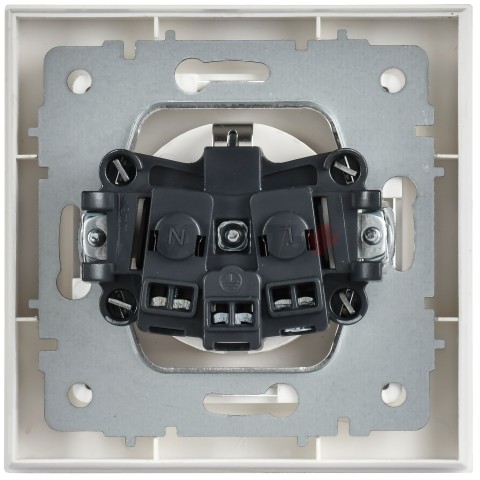 BRITE Розетка 1-местная с заземлением с защитными шторками 16А РС14-1-0-БрАБ арктический белый IEK