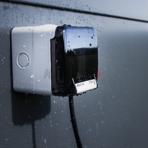 Розетка настенного монтажа SCHUKO 2P+E 16A 200-250V со шторками M95(95x95mm) IP66 серия PROTECTA