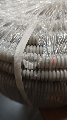 ELASTA Труба гофрированная ПВХ d=20мм с зондом (100м) IEK (УЦЕНКА)