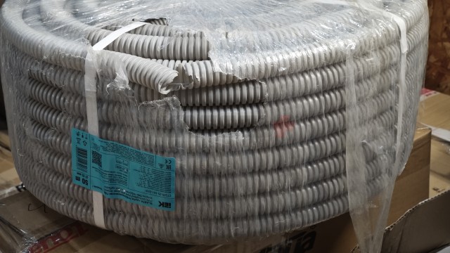 ELASTA Труба гофрированная ПВХ d=25мм с зондом (50м) IEK. УЦЕНКА