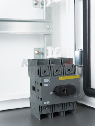 Выключатель-разъединитель модульный ВРМ-2 3P 100А IEK