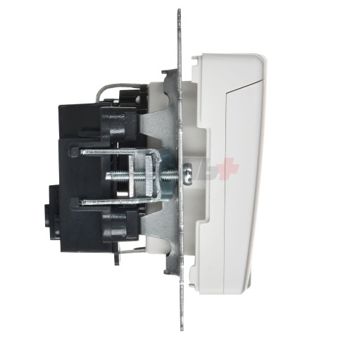 BRITE Розетка 1-местная с заземлением с защитными шторками и крышкой 16А IP20 РСбш10-3-БрАБ арктический белый IEK