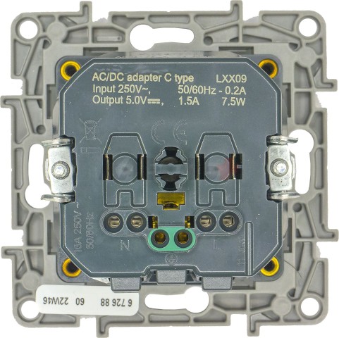 ETIKA Розетка 1-местная с заземлением с защитными шторками безвинтовые зажимы 16А с USB C 7,5Вт антрацит