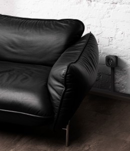 QUTEO Розетка 1-местная для открытой установки с заземлением с защитными шторками 16Ачёрный матовый