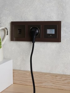 BRITE Розетка 1-местная с заземлением с защитными шторками 16А с USB A+C 18Вт РЮш11-1-БрТБ темная бронза IEK