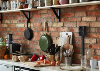 QUTEO Розетка 2-местная для открытой установки с заземлением с защитными шторками с предварительным подключением 16А чёрный матовый