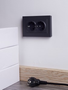 BRITE Розетка 2-местная с заземлением без защитных шторок 16А в сборе РС12-3-БрГ графит IEK