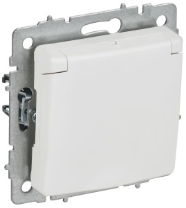 BRITE Розетка 1-местная с заземлением с защитными шторками и крышкой 16А IP20 РСбш10-3-БрАБ арктический белый IEK