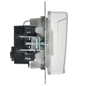 BRITE Розетка 1-местная с заземлением с защитными шторками и крышкой 16А IP44 РСбш10-3-44-БрАБ арктический белый IEK