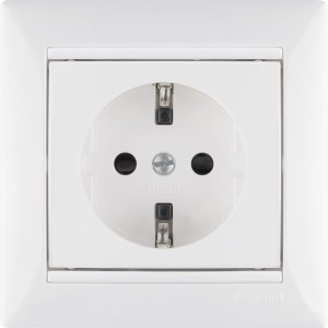 Valena - Розетка 2P+E нем. стд. со шторками белая