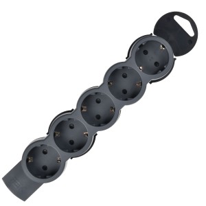 STANDARD Колодка для удлинителя с заземлением К05 5 мест черная IEK