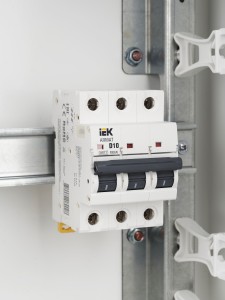 ARMAT Автоматический выключатель M06N 3P D 10А IEK