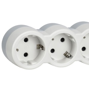 STANDARD Колодка для удлинителя с заземлением К04 4 места белая IEK
