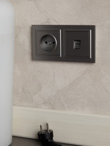 BRITE Розетка 1-местная без заземления без защитных шторок 10А РС10-1-0-БрС сталь IEK