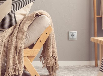 Valena - Розетка 2P+E нем. стд. белая