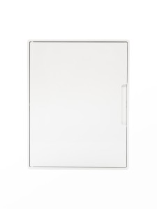 Щиток 24 мод настенный слаботочный Фрейм (FRAME), белый, с белой дверцей, с монтажной платой, 1 розеткой (арт. 76482B) и установочной рамкой