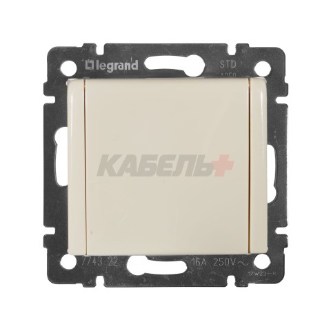 VALENA Розетка 1-местная с заземлением с защитными шторками и крышкой 16А IP20 слоновая кость