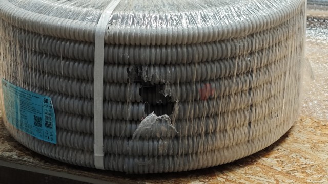 ELASTA Труба гофрированная ПВХ d=25мм с зондом (50м) IEK. УЦЕНКА