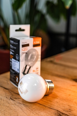 4,5 Вт Лампа Gauss Basic Filament Шар 4,5W 380lm 2700К Е27 milky LED