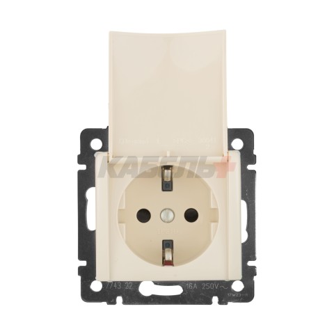 VALENA Розетка 1-местная с заземлением с защитными шторками и крышкой 16А IP20 слоновая кость