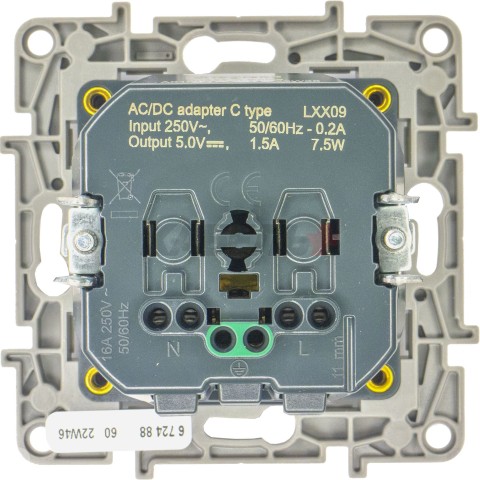 ETIKA Розетка 1-местная с заземлением с защитными шторками безвинтовые зажимы 16А с USB C 7,5Вт алюминий