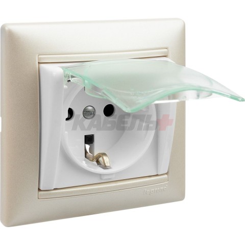 VALENA Розетка 1-местная с заземлением с защитными шторками и крышкой 16А IP44 белый