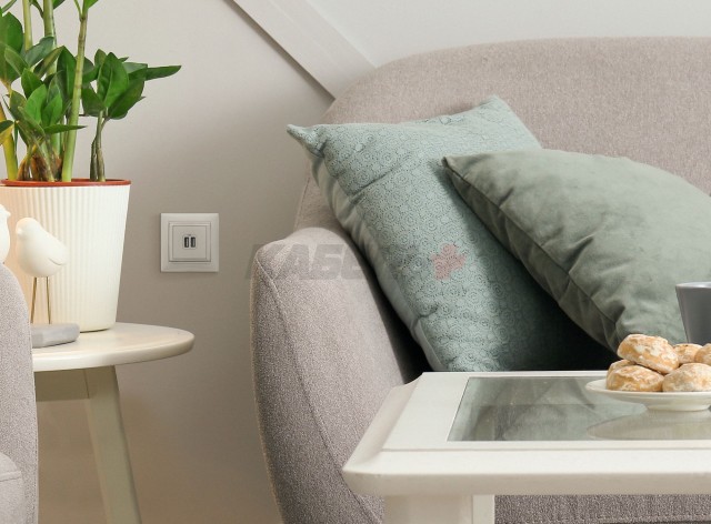 VALENA Розетка USB A+A 15Вт слоновая кость