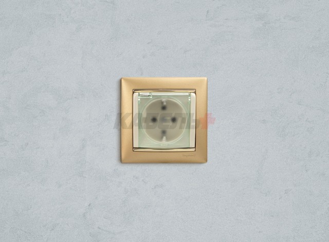 VALENA Розетка 1-местная с заземлением с защитными шторками и крышкой 16А IP44 слоновая кость