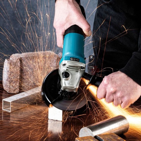 Углошлифмашина GA5030R (720 Вт / 125 мм / Плав. пуск / Коробка), MAKITA