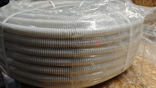 Труба ПВХ гибкая гофр. д.20мм, лёгкая с протяжкой, 100м, цвет серый DKC