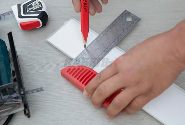 309-20 КАПРО Угольник 20см