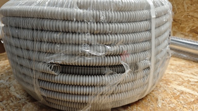 ELASTA Труба гофр.ПВХ d 20 с зондом (100 м) ИЭК.