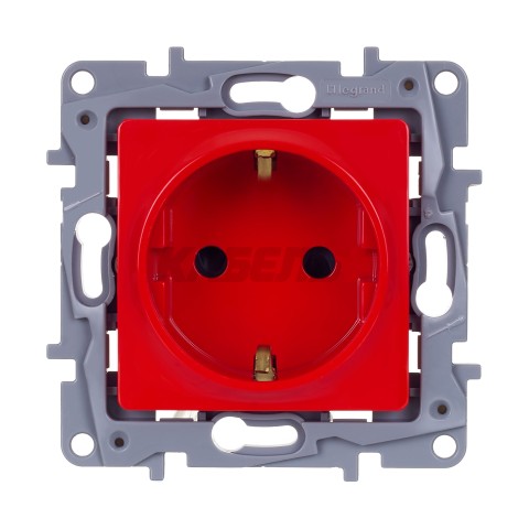 ETIKA Розетка 1-местная с заземлением с защитными шторками 16А красный