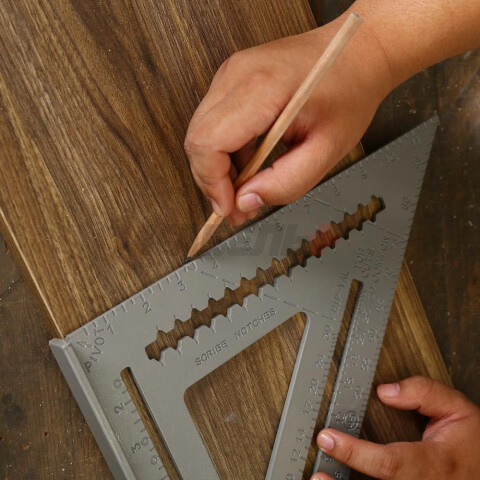 Угольник кровельный DEKO DKM305-430-305