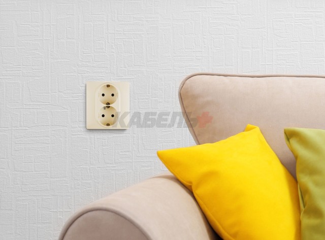 INSPIRIA Розетка 2-местная с заземлением с защитными шторками 16А безвинтовое крепление в сборе слоновая кость