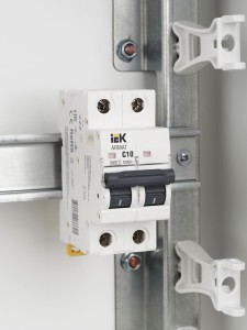 ARMAT Автоматический выключатель M06N 2P C 10А IEK