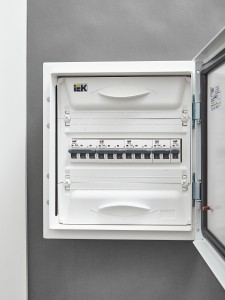 ARMAT Автоматический выключатель M06N 3P C 13А IEK