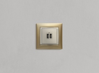 VALENA Розетка USB A+A 15Вт слоновая кость