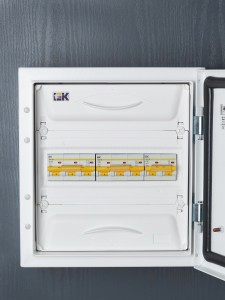 KARAT Автоматический выключатель ВА47-100 3P D 100А 10кА IEK