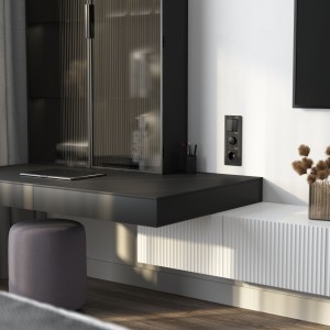 W0031108/ Рамка на 3 поста Favorit (черный,стекло)