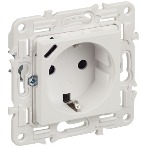 SKANDY Розетка с заземлением с защитными шторками 16А с USB C 18Вт SK-R17W арктический белый IEK