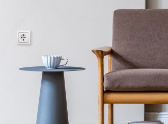 Valena - Розетка 2P+E нем. стд. белая