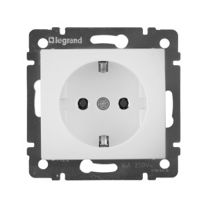 Valena - Розетка 2P+E нем. стд. белая